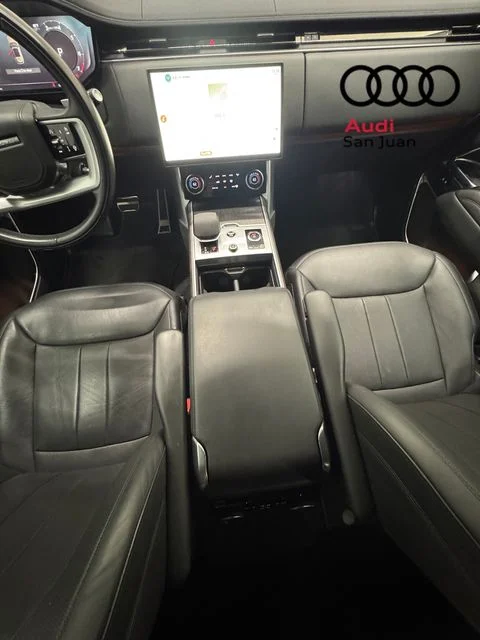 Used 2023 White Land Rover SE image 31