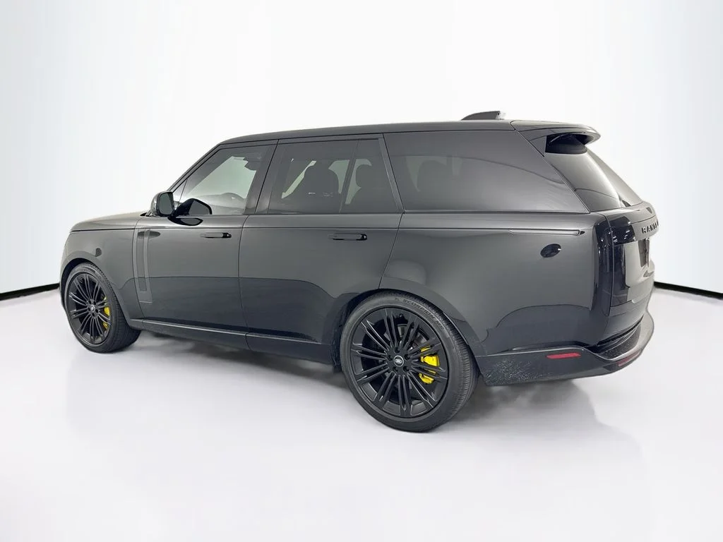 Used 2023 Black Land Rover SE image 7