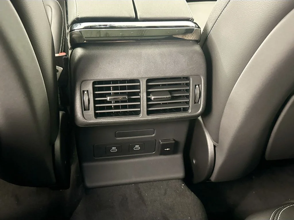 New 2026 Giola Green Land Rover Belgravia Edition image 25