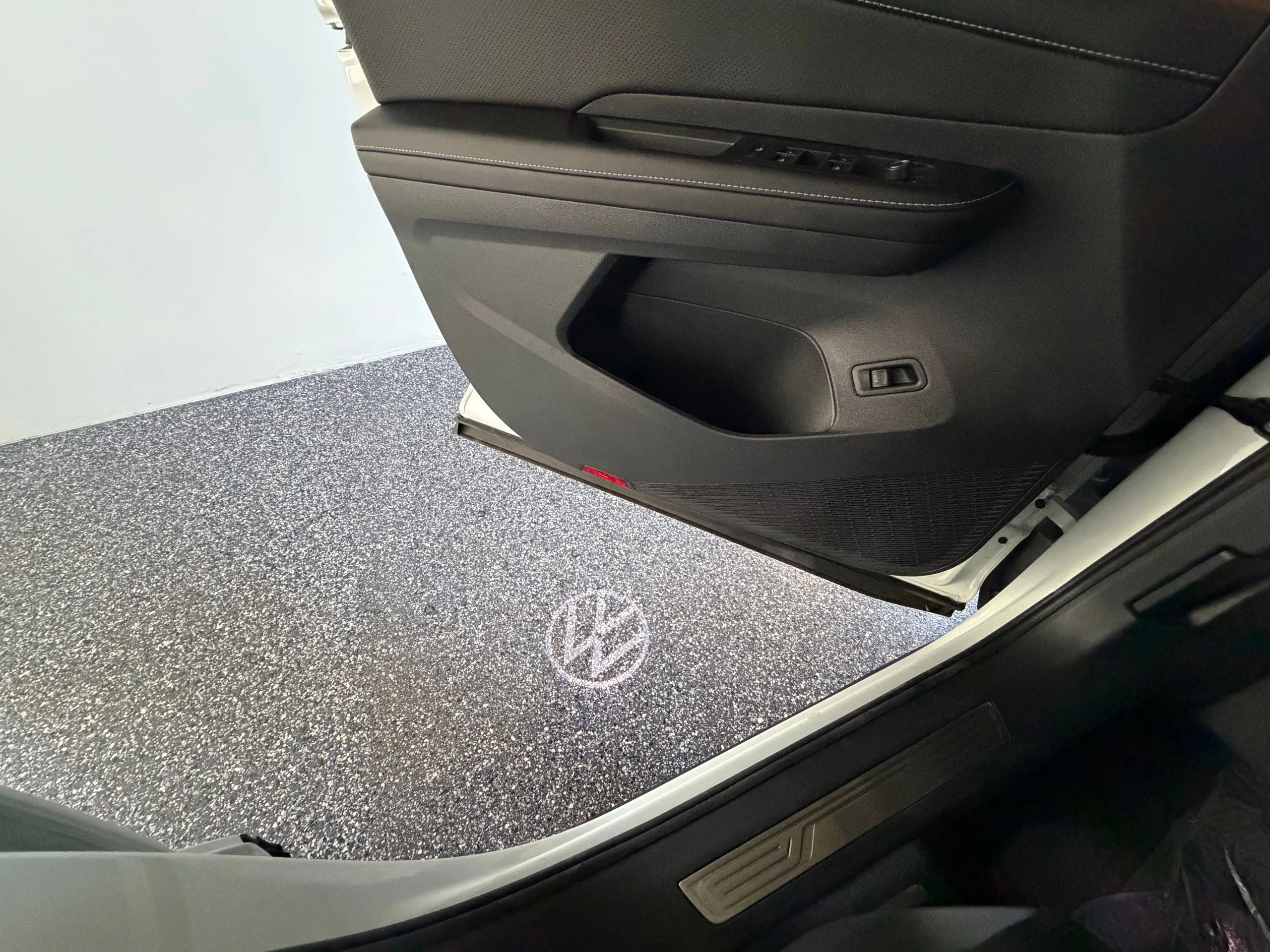 New 2026 White Volkswagen 2.0T SE w/Technology image 46