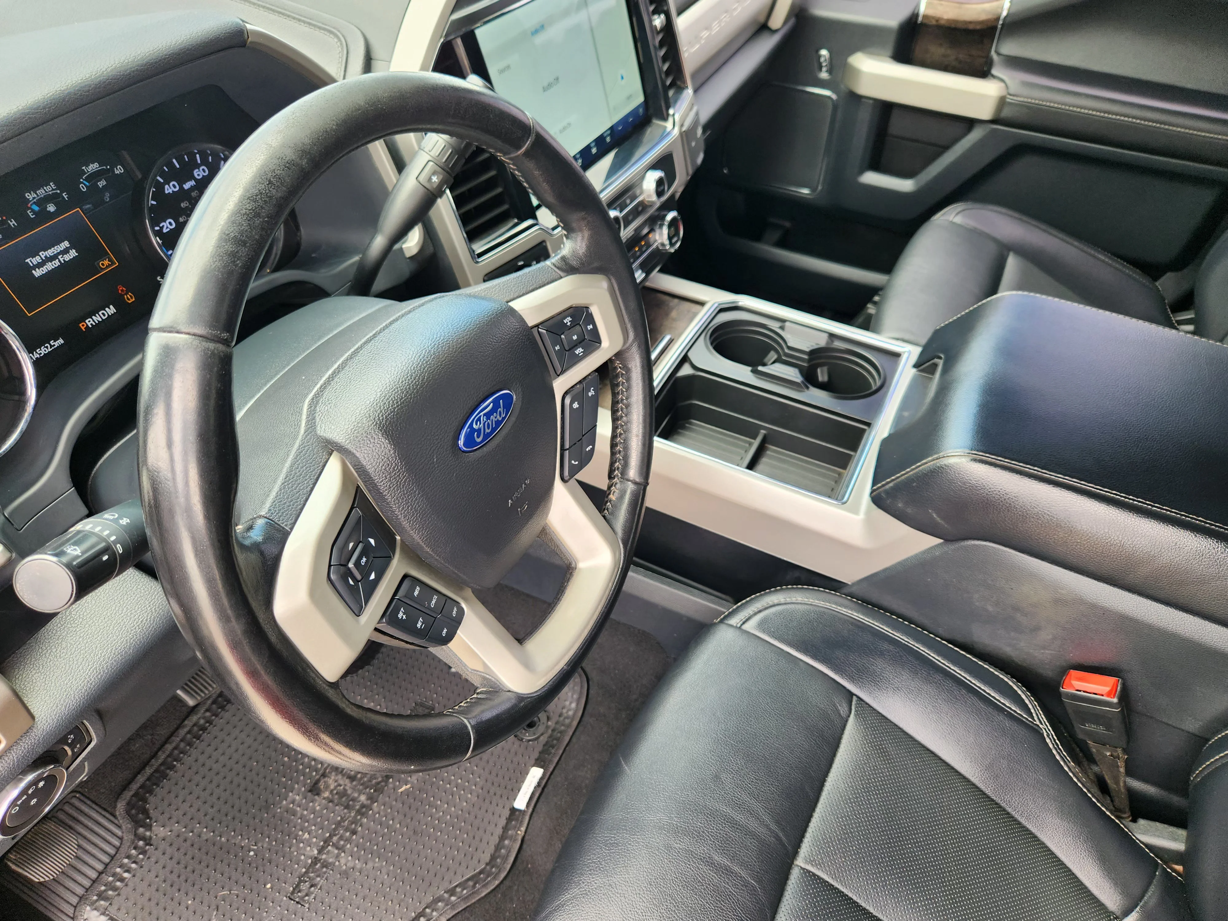 Used 2022  Ford XL image 13
