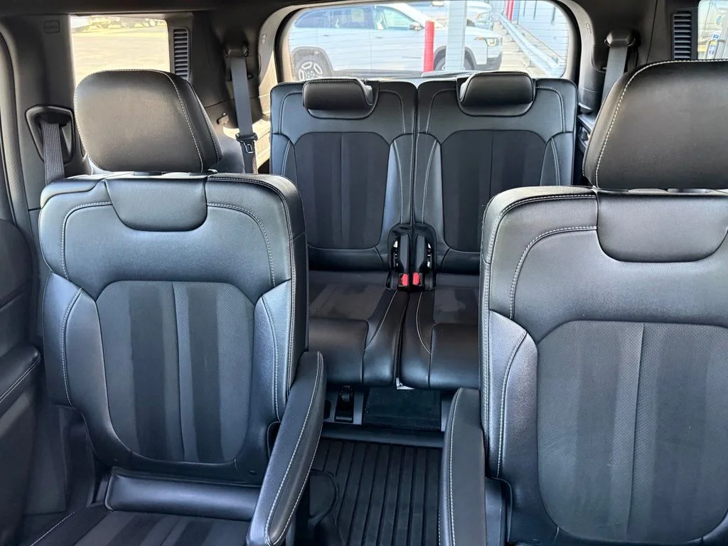 Used 2023 White Jeep Altitude image 24