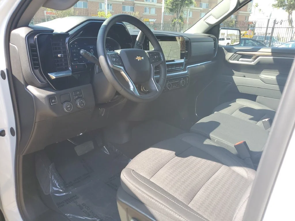 Used 2026 Summit White Chevrolet LT image 19