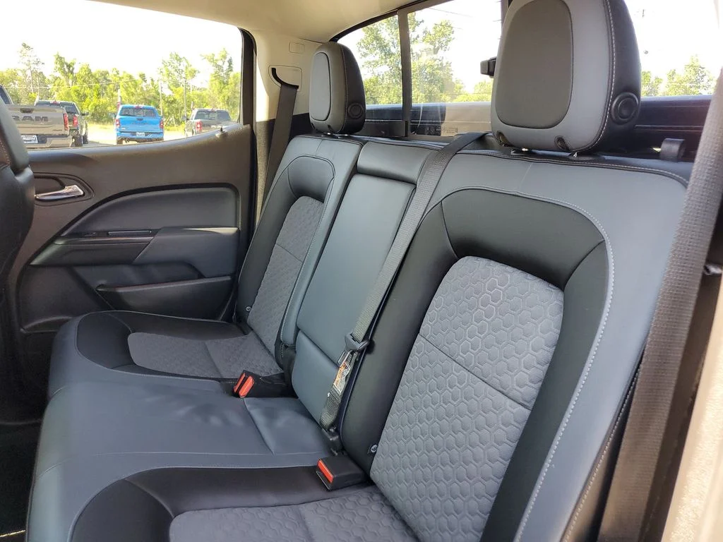 Used 2019 Gray Chevrolet Z71 image 32