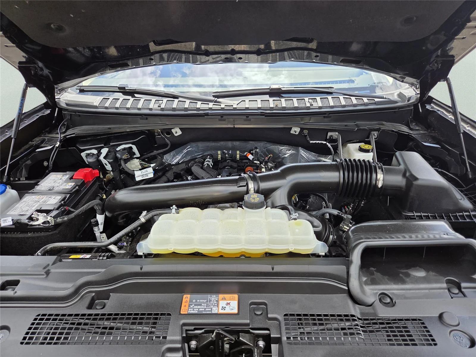 Used 2025 Agate Black Ford Active image 29