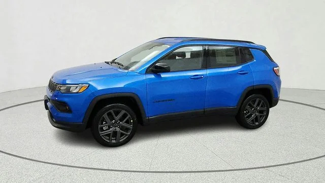 New 2026 Hydro Blue Pearl-Coat Exterior Paint Jeep Latitude image 4