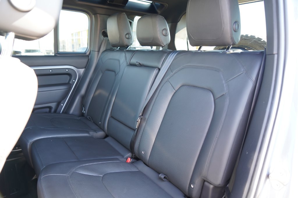 Used 2023  Land Rover S image 31