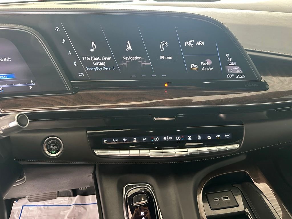 Used 2021 White Cadillac Sport Platinum image 22