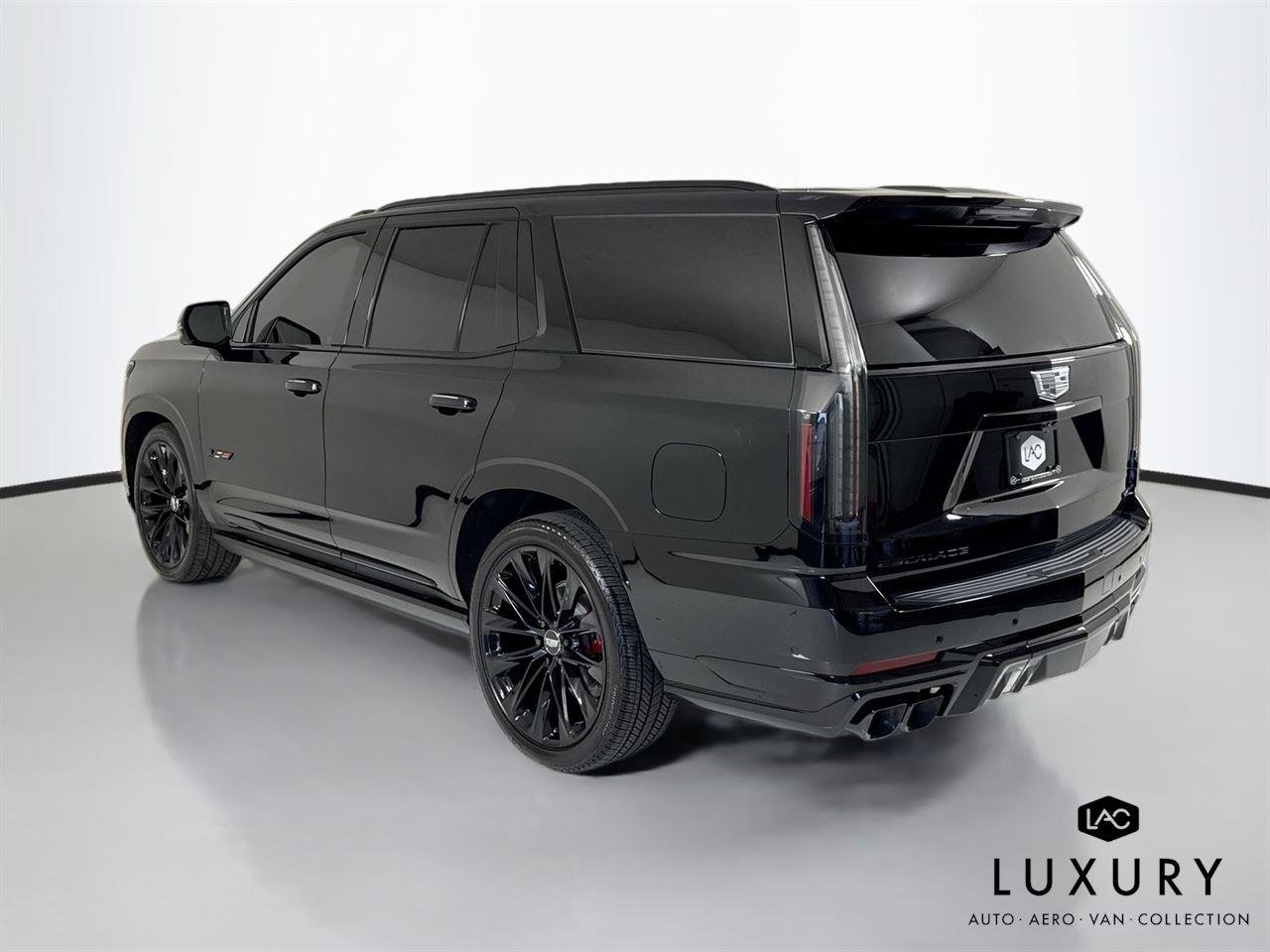 Used 2026 Black Raven Cadillac AWD V-Series | ONYX Pkg | Heated/Vented Seats image 8