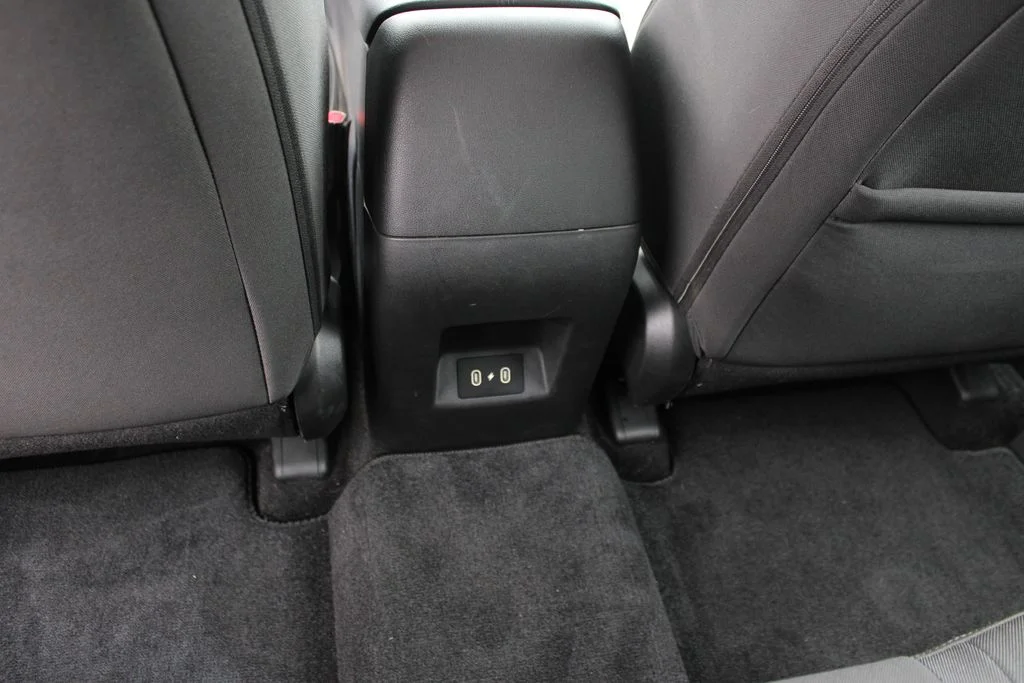 Used 2025 White Hyundai SE image 21