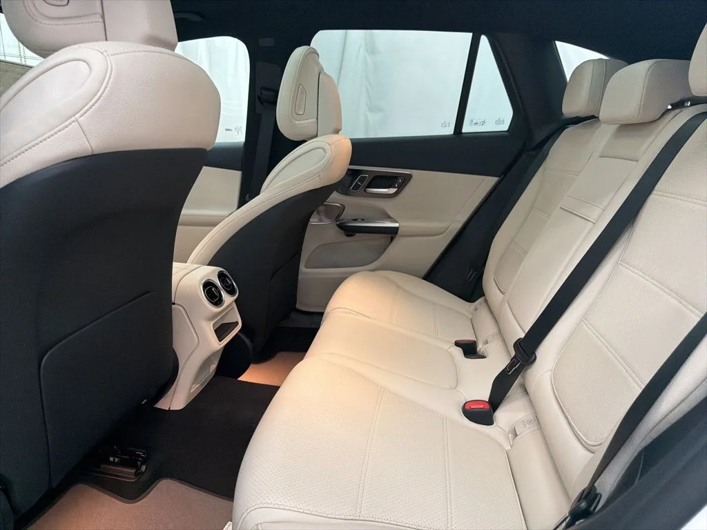 Used 2026 White Mercedes-Benz GLC 300 image 19
