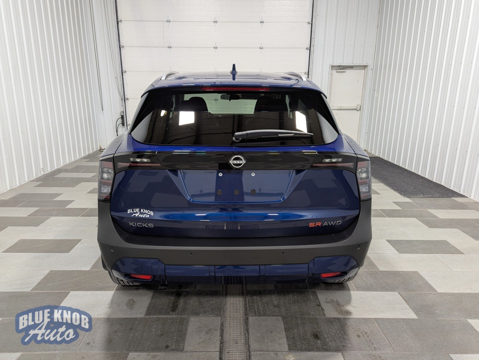 2025 Nissan Kicks SR photo 2