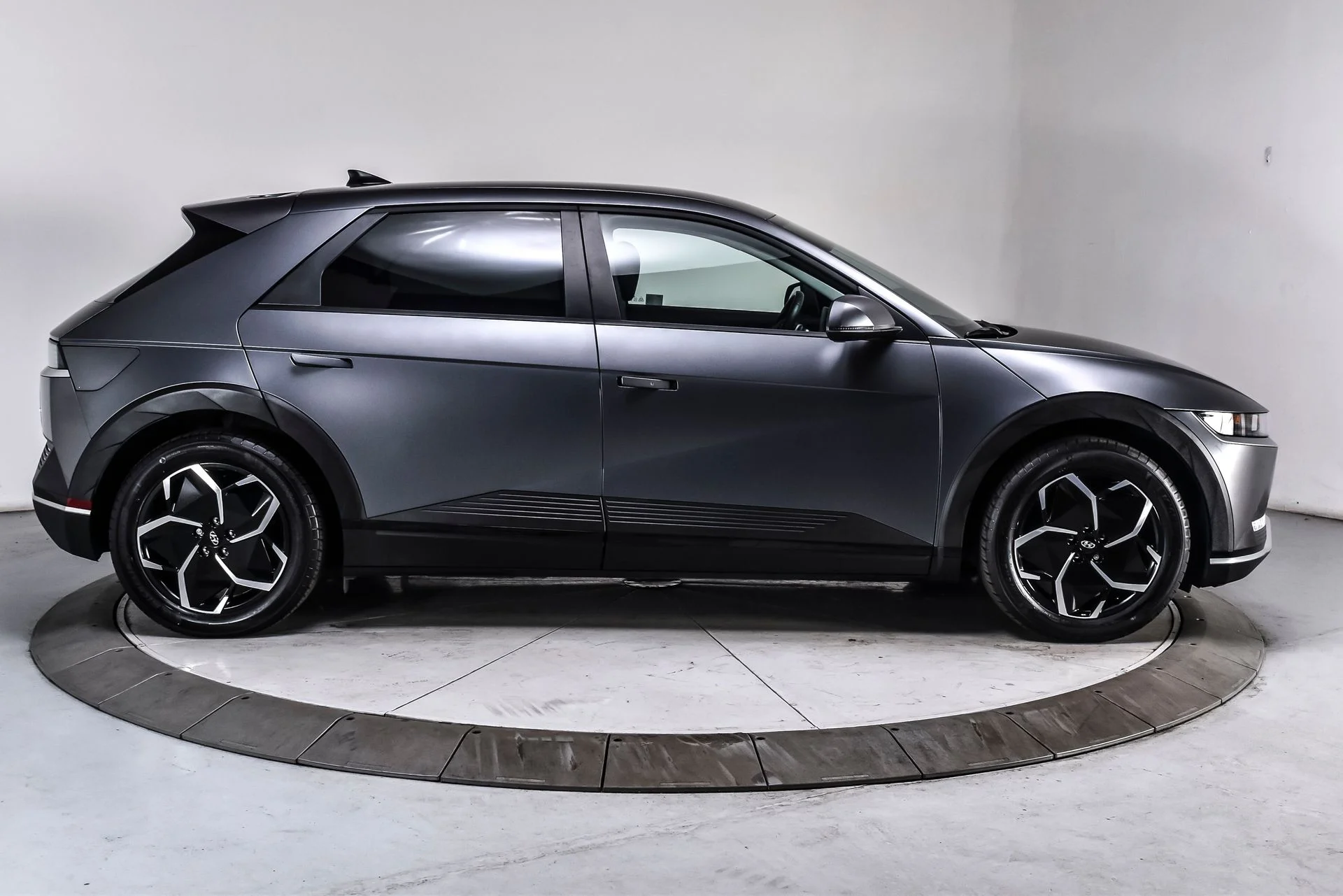 Used 2024 Gray Hyundai SEL image 6