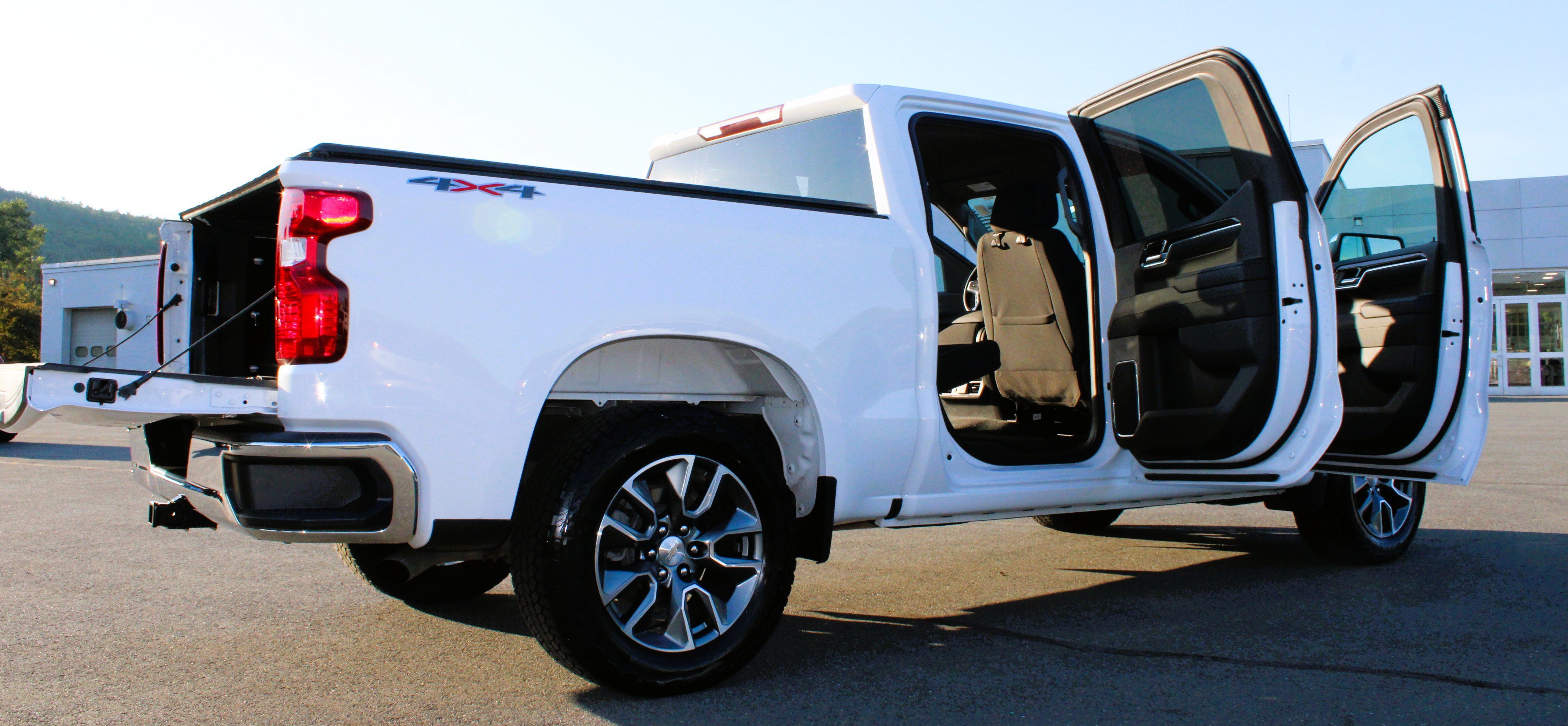 Used 2024 Summit White Chevrolet LT image 17