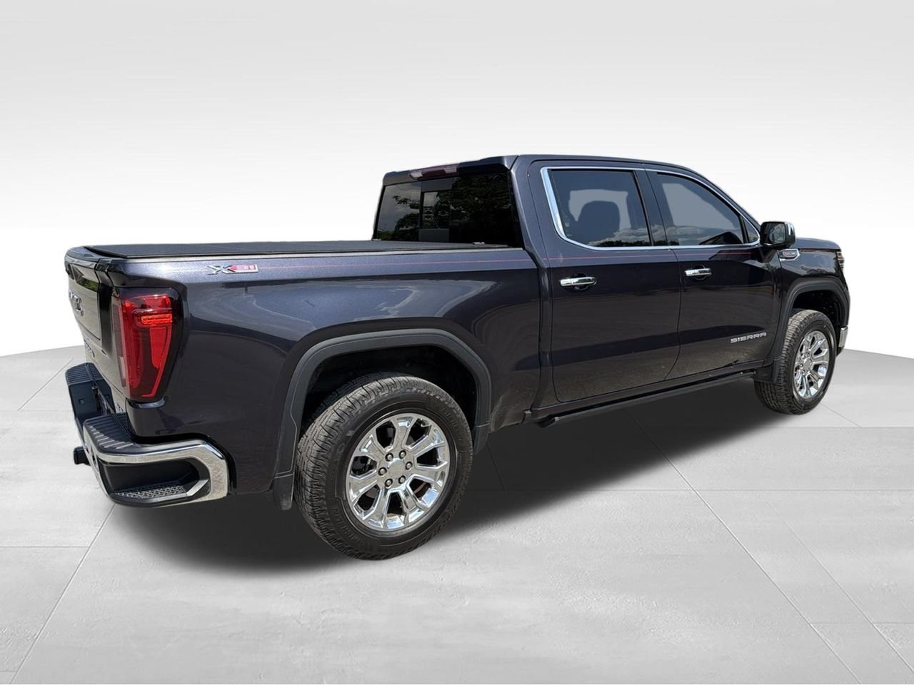 Used 2022 Silver GMC SLT image 5