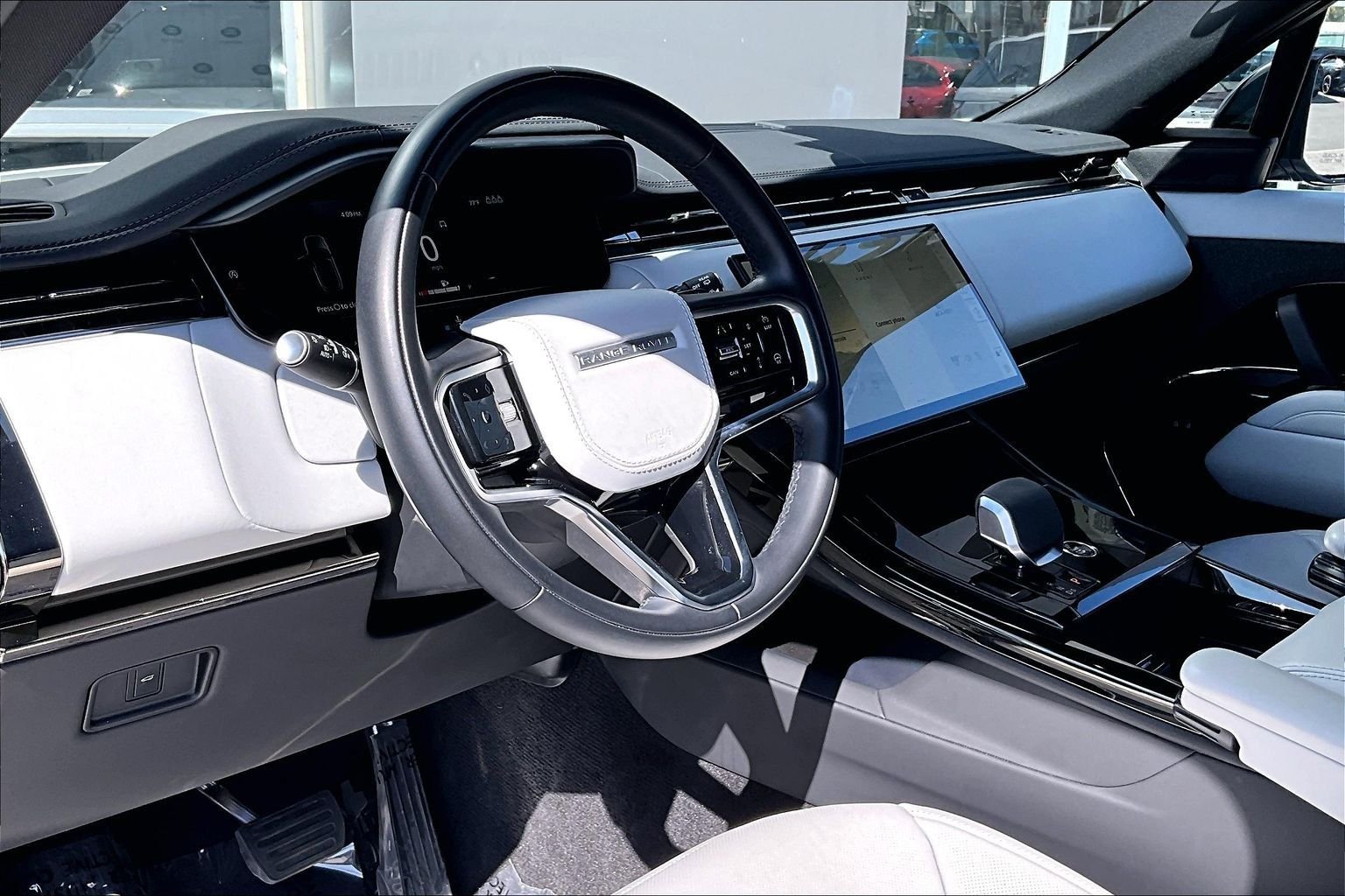 Used 2025 White Land Rover SE image 14