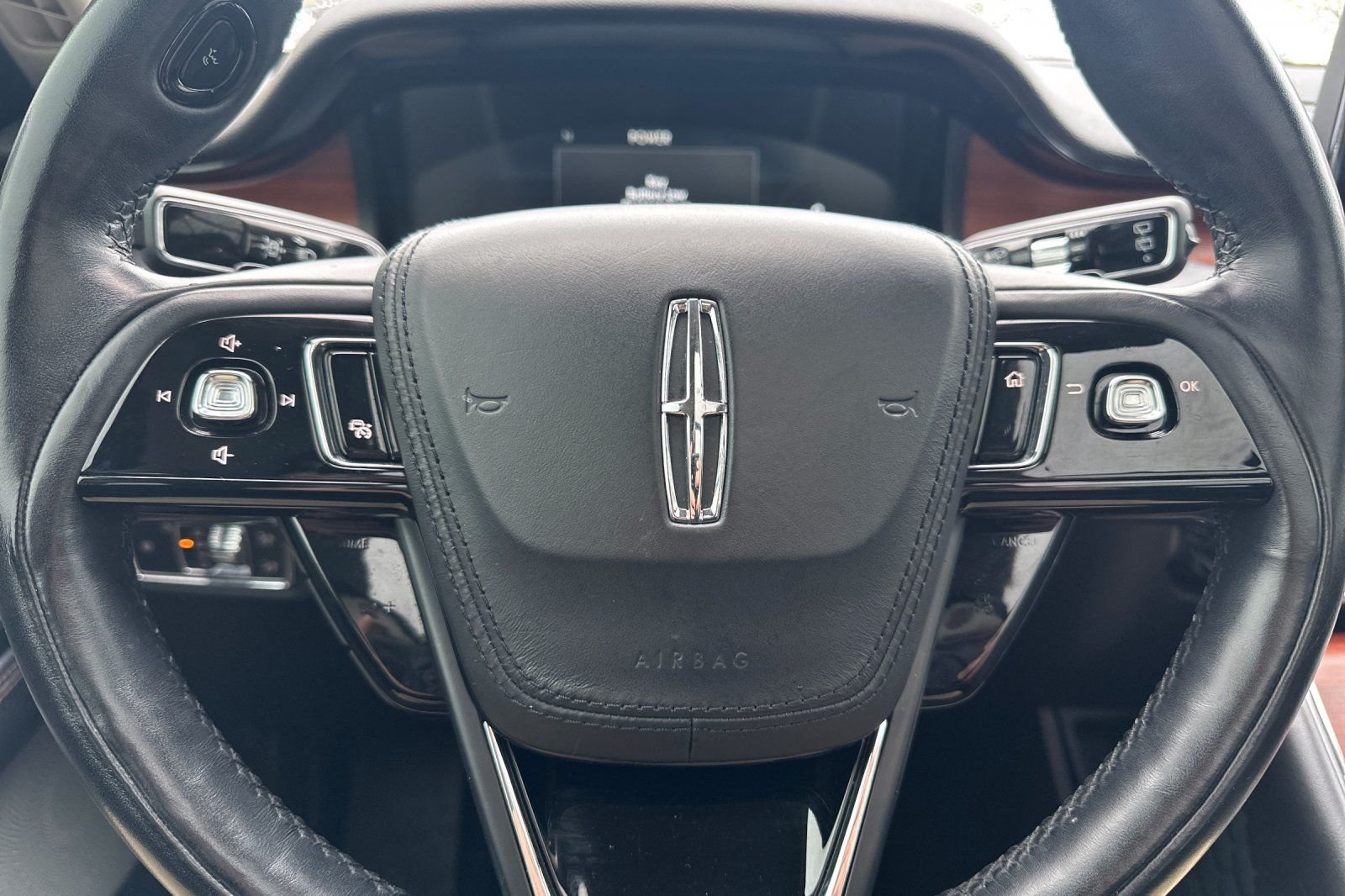 Used 2020 White Lincoln Grand Touring image 24