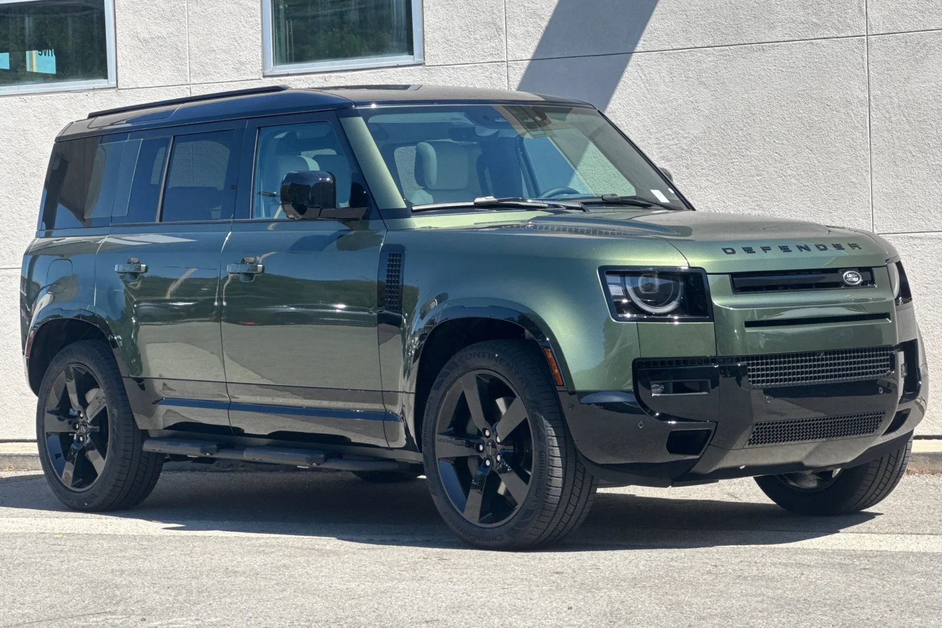 New 2026 WOOLSTONE GREEN Land Rover X-Dynamic SE image 9