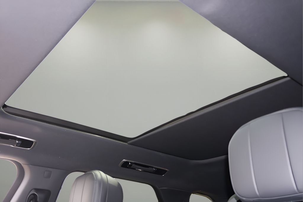 New 2026 Carpathian Grey Land Rover Dynamic SE image 27