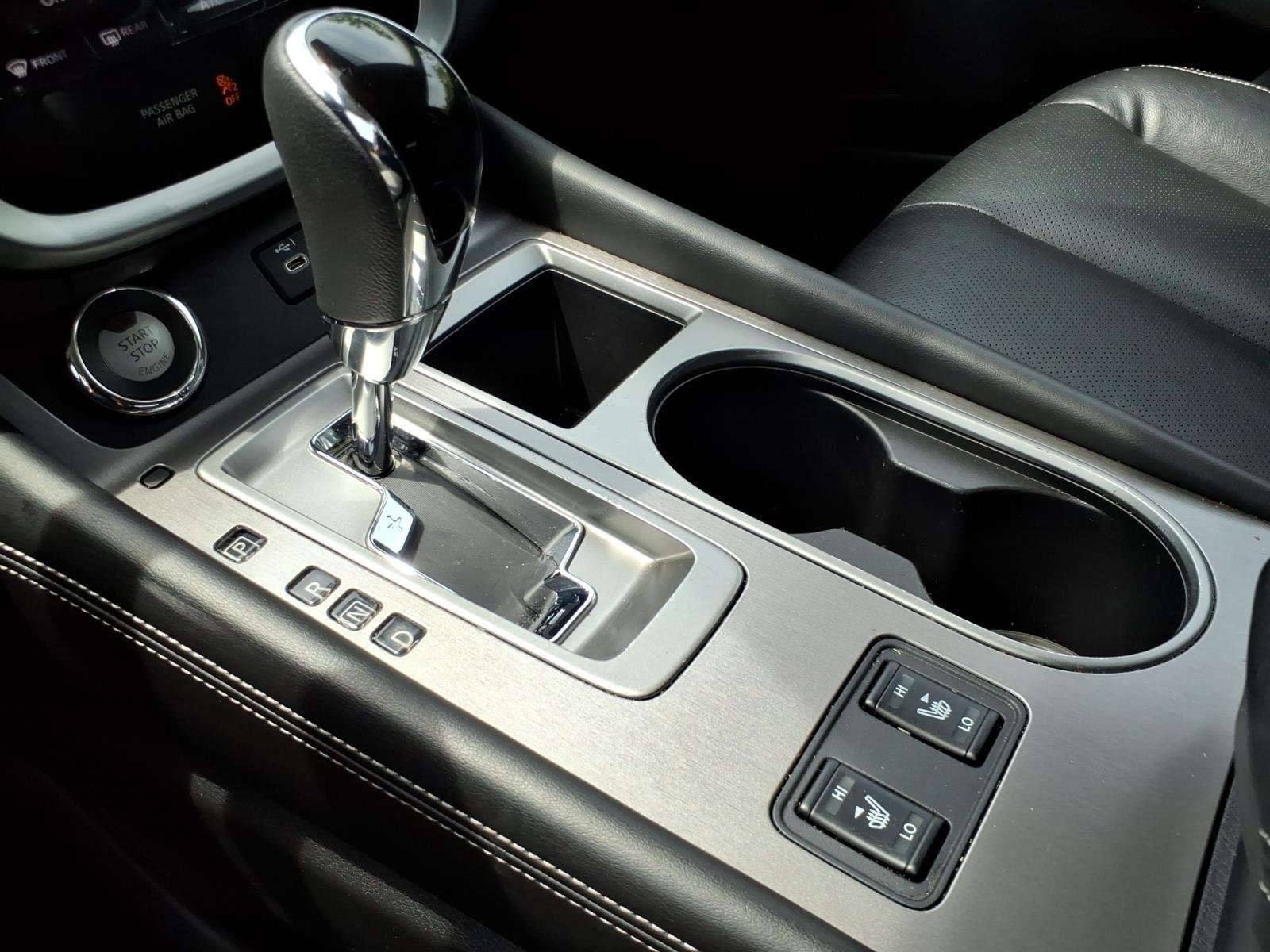 Used 2023 Pearl White Tricoat Nissan SL image 19