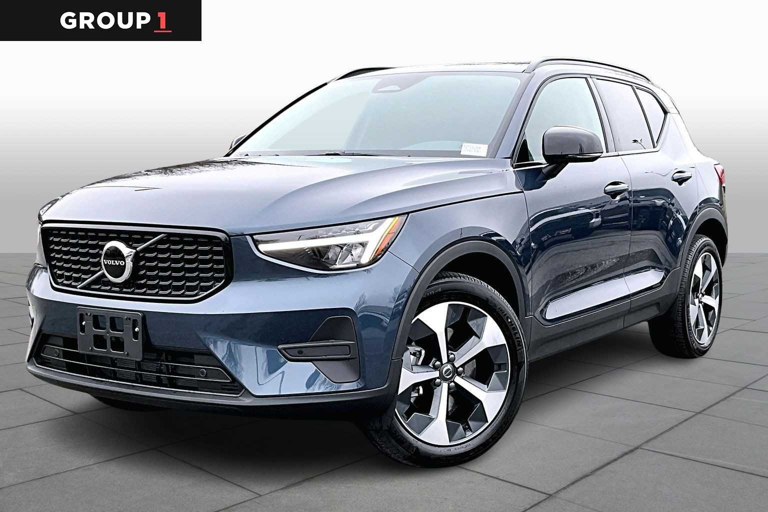 2026 Volvo XC40 B5 Core Dark AWD's photo