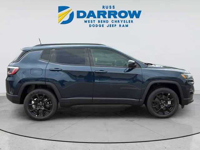 New 2026 Fathom Blue Pearl-Coat Exterior Paint Jeep Latitude image 6