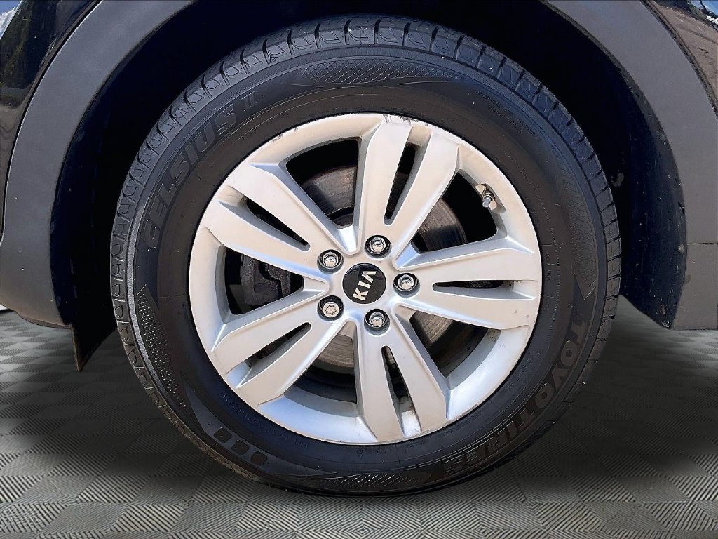 Used 2018 Black Cherry Kia LX image 7