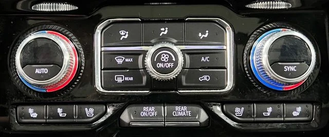 Used 2023 White GMC Denali image 33