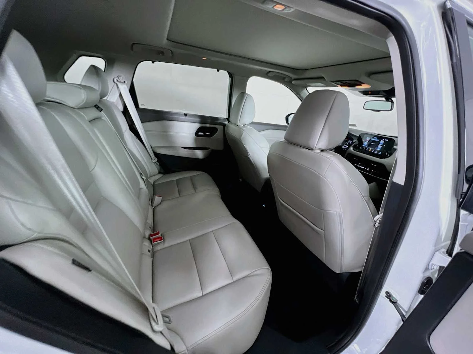 Used 2023 Pearl White Tricoat Nissan SL image 28
