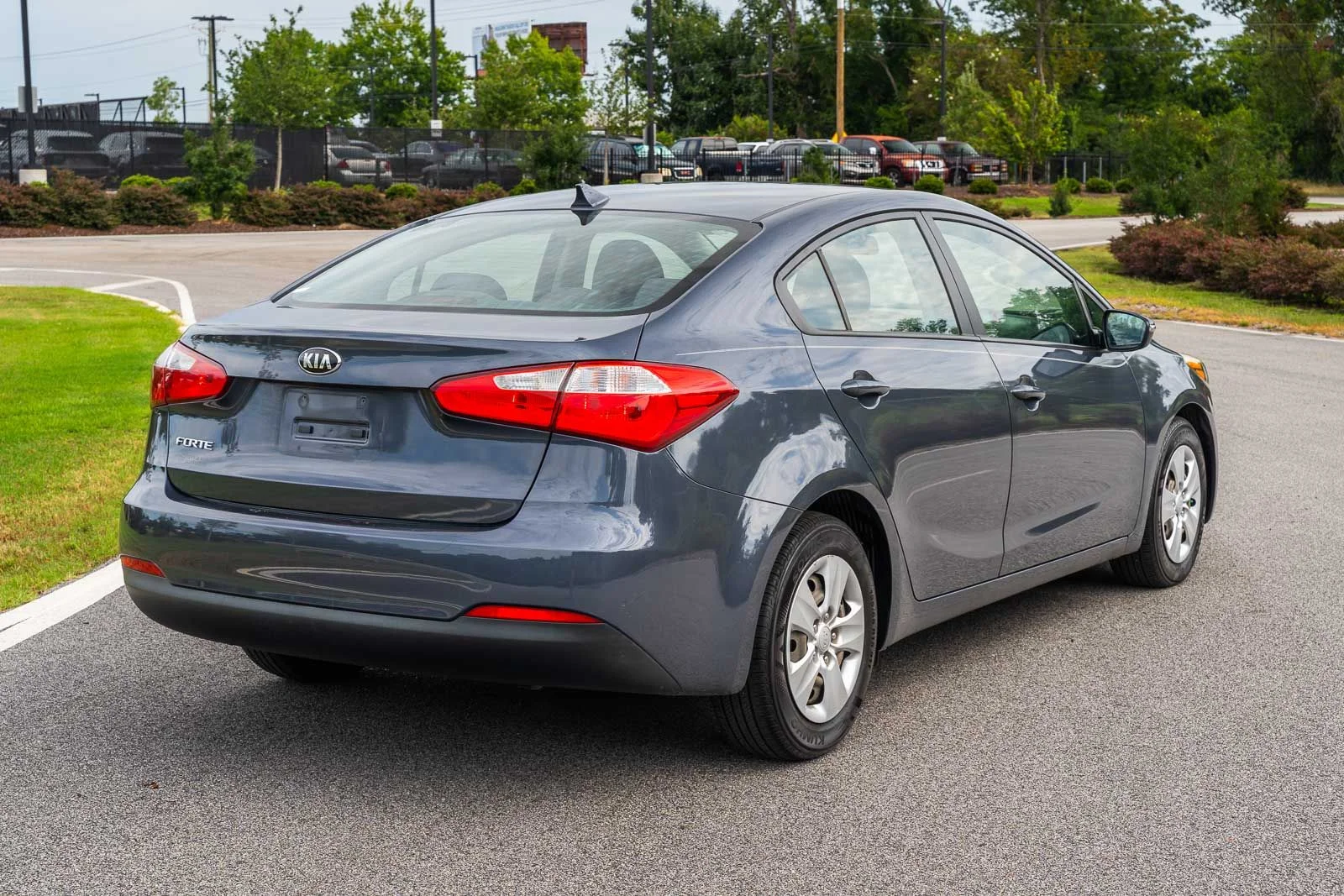 Used 2015  Kia LX image 6