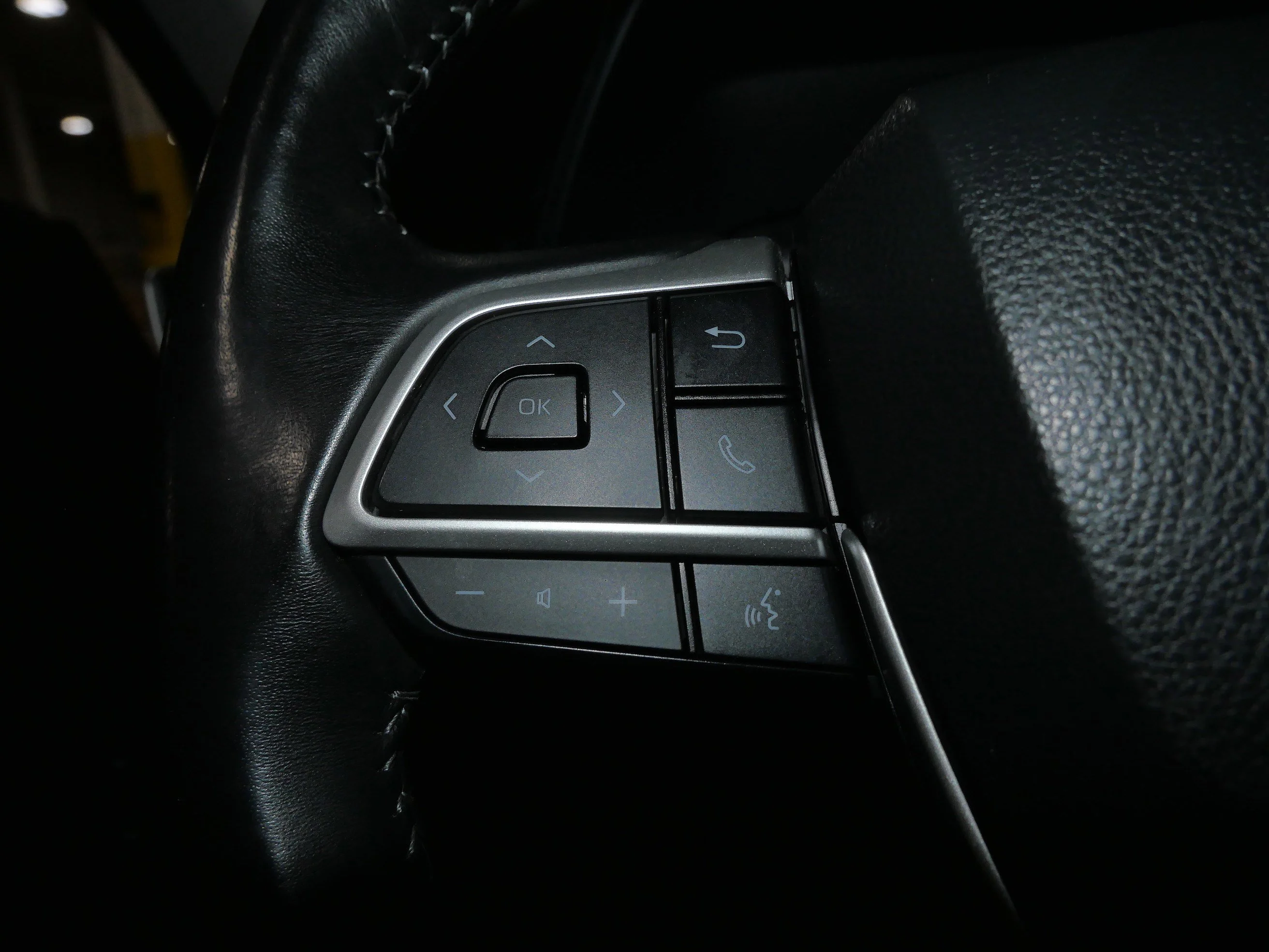 2023 Toyota Highlander LE - Photo 28