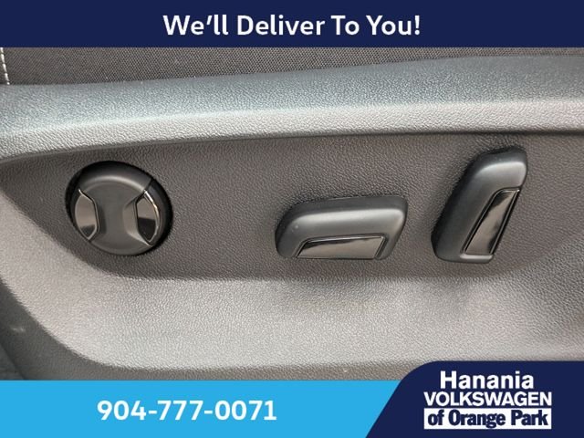 New 2026 Silver Volkswagen 2.0T SE w/Technology image 21