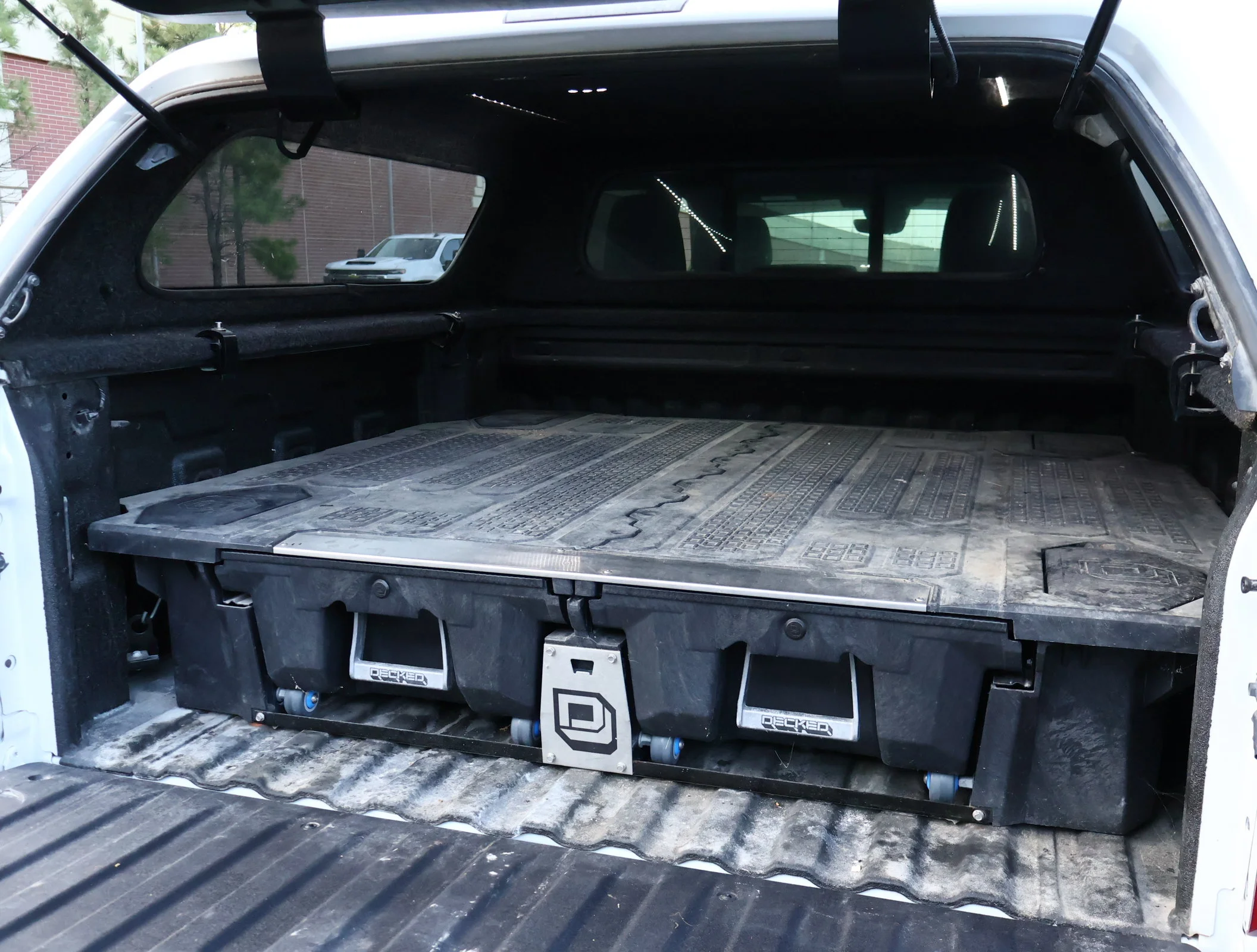 Used 2022 Iridescent Pearl Tricoat Chevrolet High Country image 30