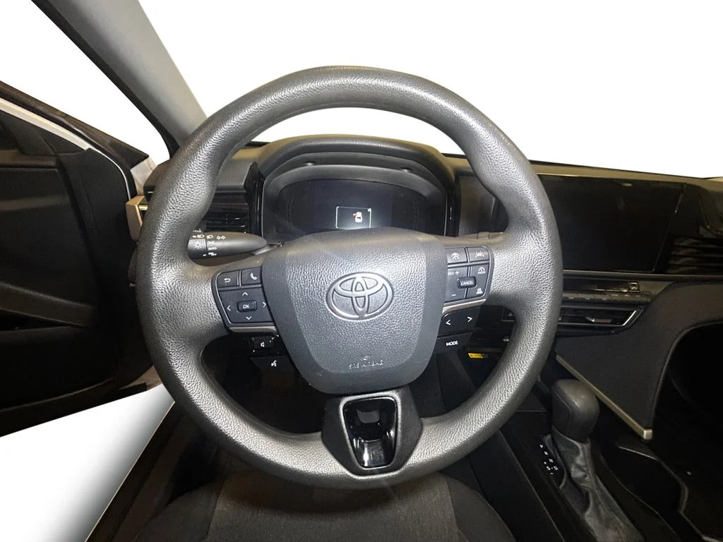 Used 2025 Ice Toyota LE image 12