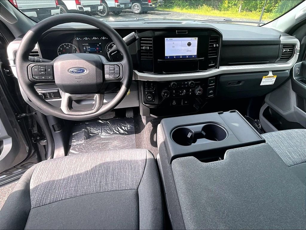 New 2026 Carbonized Gray Metallic Ford XLT image 6