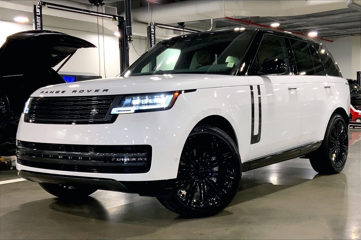 New 2026 Ostuni Pearl White LAND ROVER SE image 1