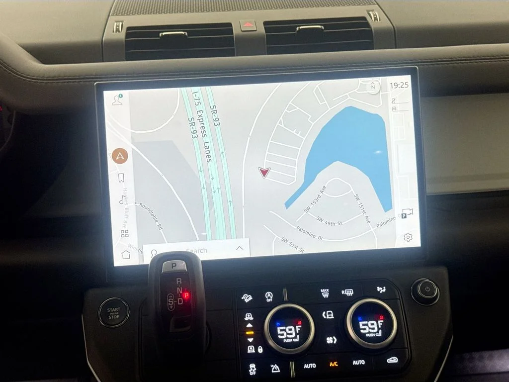 New 2026 Fuji White Land Rover X-Dynamic SE image 13