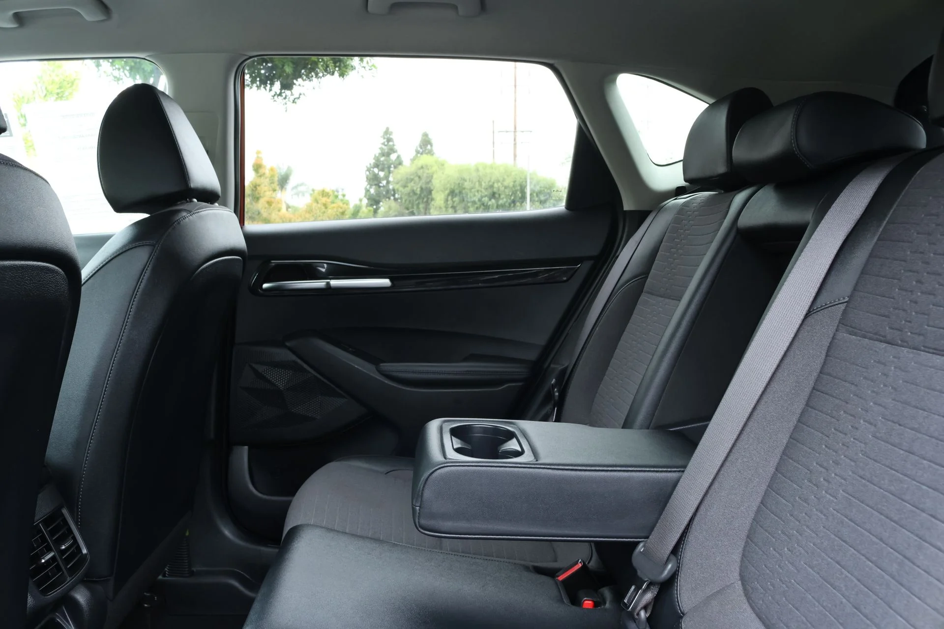 Used 2023 Orange Kia S image 19