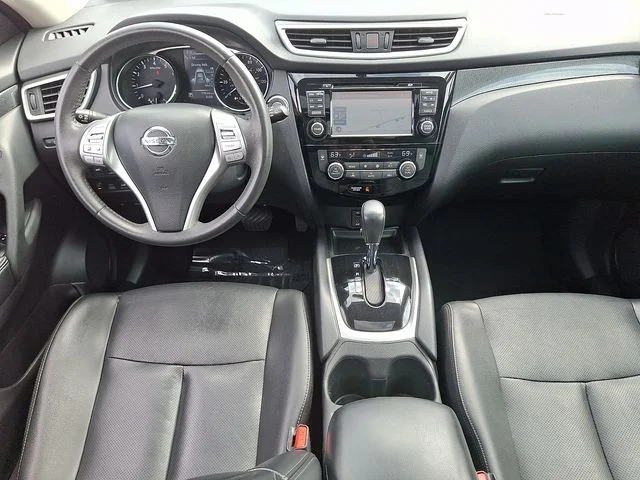 Used 2015 Red Nissan SL image 15