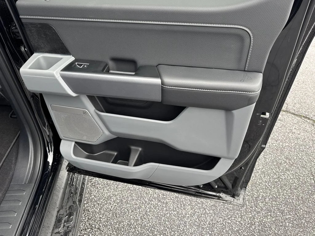 New 2025 Black Ford Flash image 16