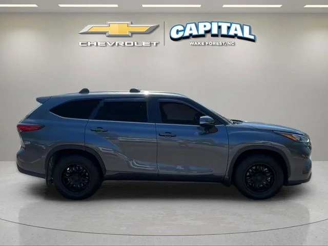 Used 2020 Gray Toyota XLE image 6