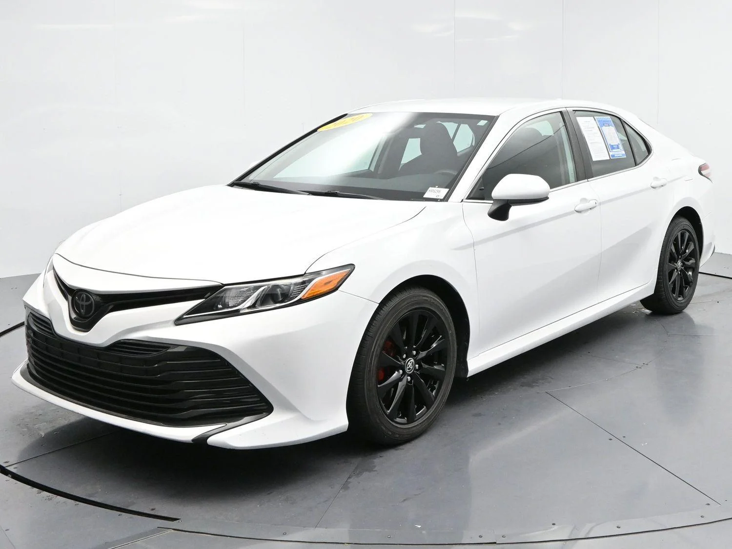 Used 2020 Super White Toyota LE image 3