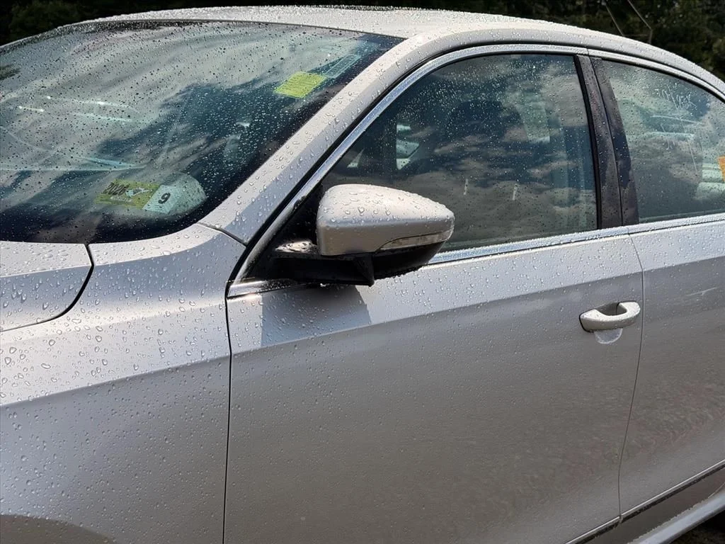 Used 2016  Volkswagen  image 4