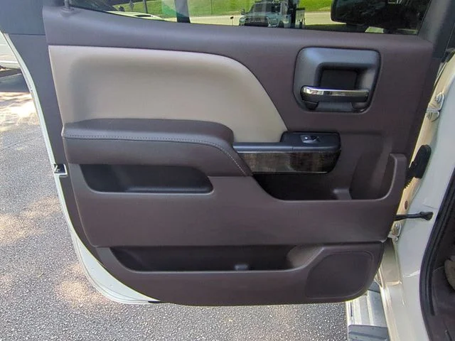Used 2015 White GMC Denali image 29