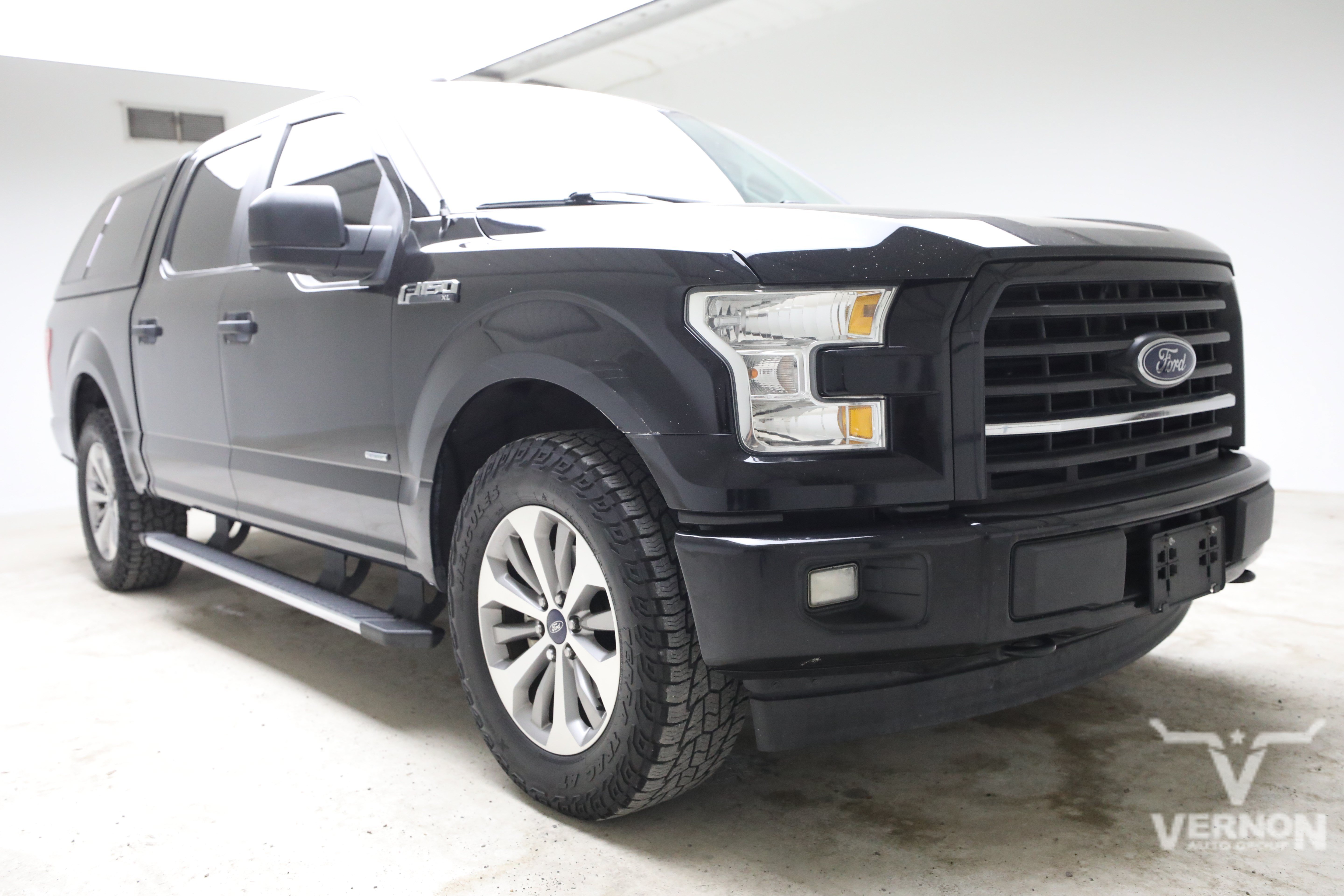Used 2017 Shadow Black Ford Y image 7