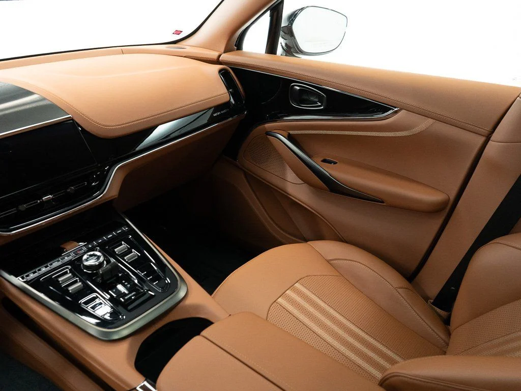 New 2026 Lightning Silver Aston Martin 707 image 29