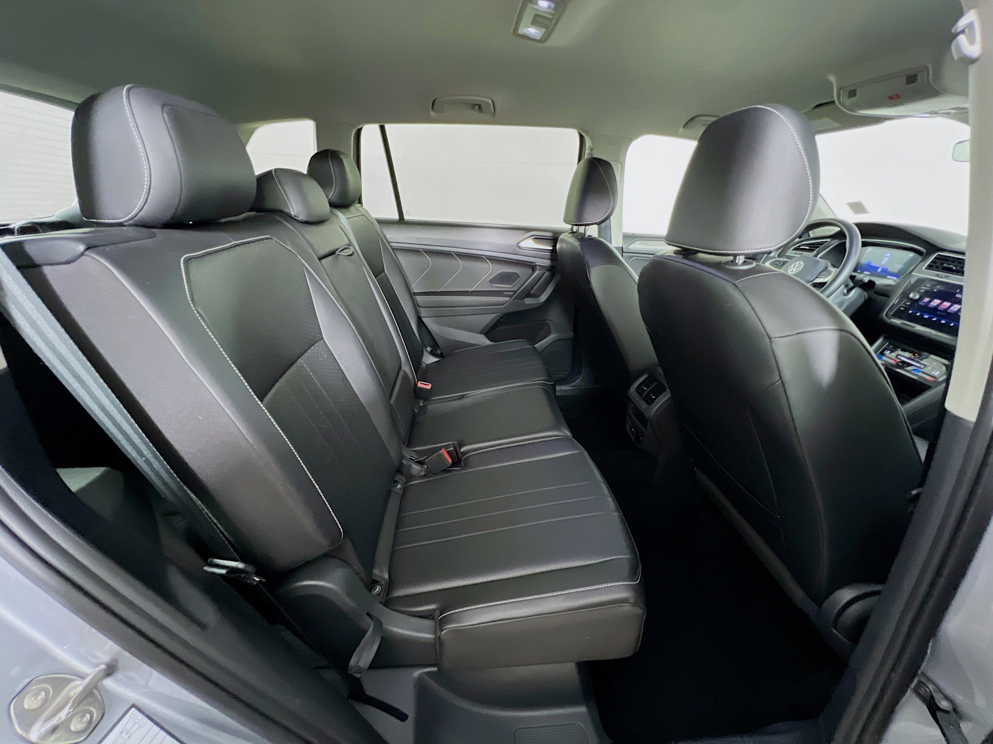 Used 2024 Silver Volkswagen SE image 41