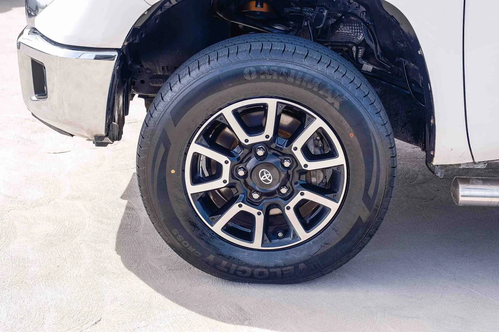 Used 2017 Super White Toyota SR5 image 9