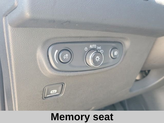 Used 2024 Silver GMC SLT image 6