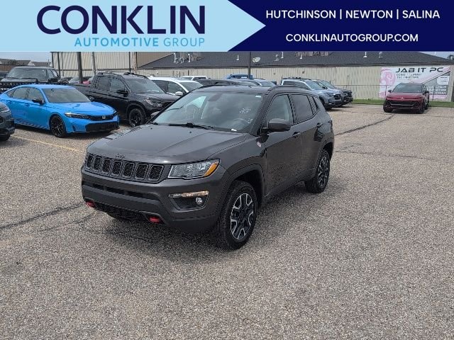 Used 2019 Gray Jeep Trailhawk image 1